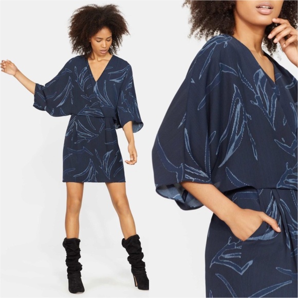 Halston Heritage Dresses & Skirts - HALSTON HERITAGE Plunge Neckline Knee-Length Dress